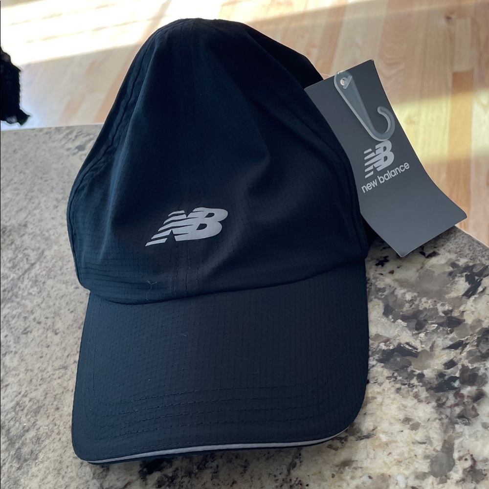 NWT Unisex New Balance Black Cap with Reflective Logo
